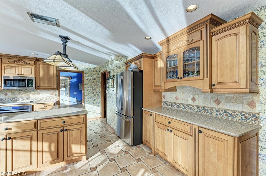 37 Hibiscus Dr, Punta Gorda FL 33950-5076 exterior