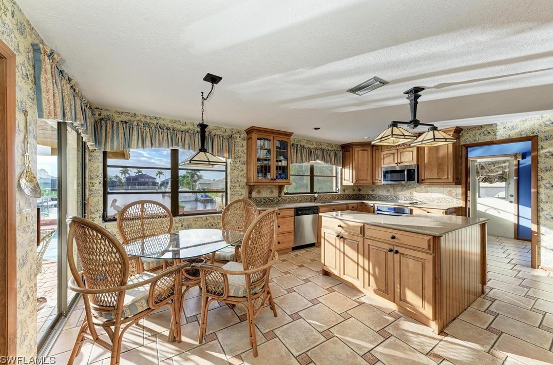 37 Hibiscus Dr, Punta Gorda FL 33950-5076 exterior