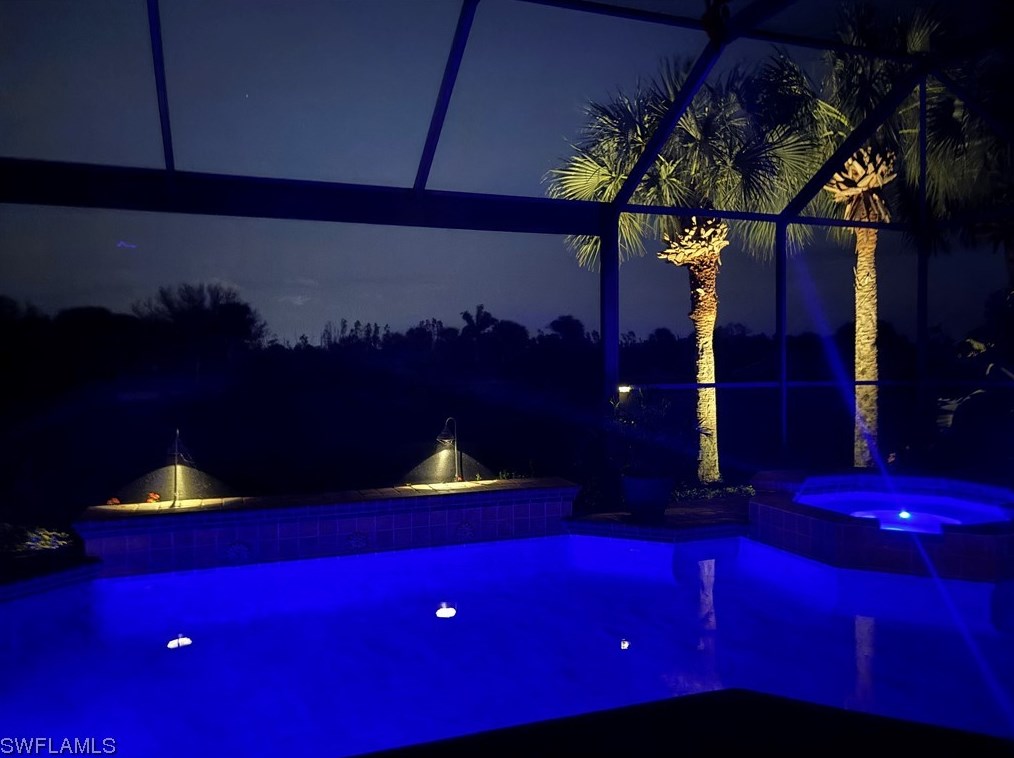 8802 New Castle Dr, Fort Myers FL 33908-5658 exterior