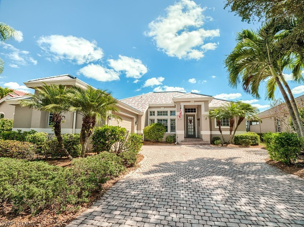 8802 New Castle Dr, Fort Myers FL 33908-5658 exterior