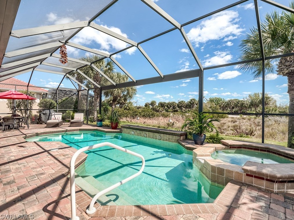 8802 New Castle Dr, Fort Myers FL 33908-5658 exterior