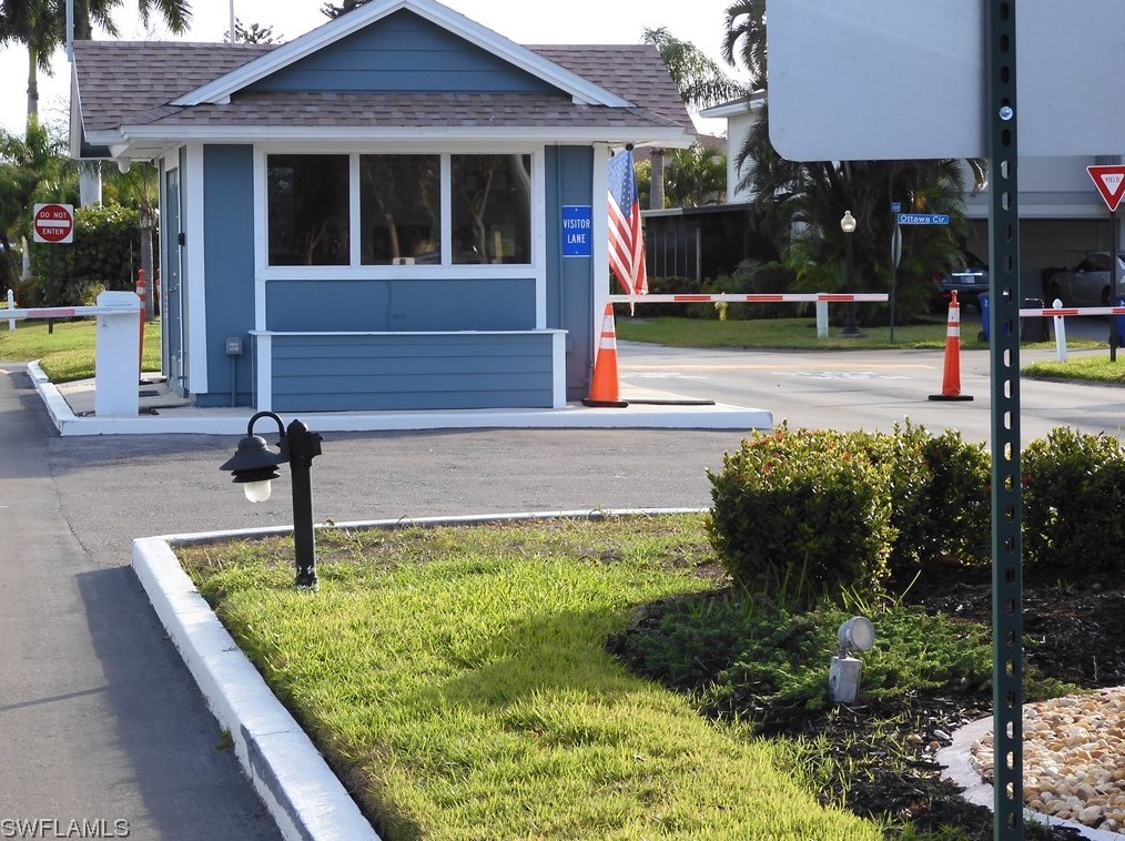 3285 New South Province Blvd, Fort Myers FL  33907-5402 exterior