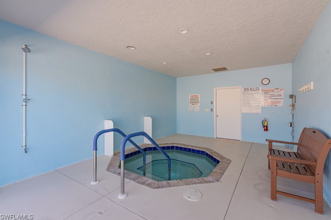 1271 Hazeltine Dr, Fort Myers FL  33919-7308 exterior