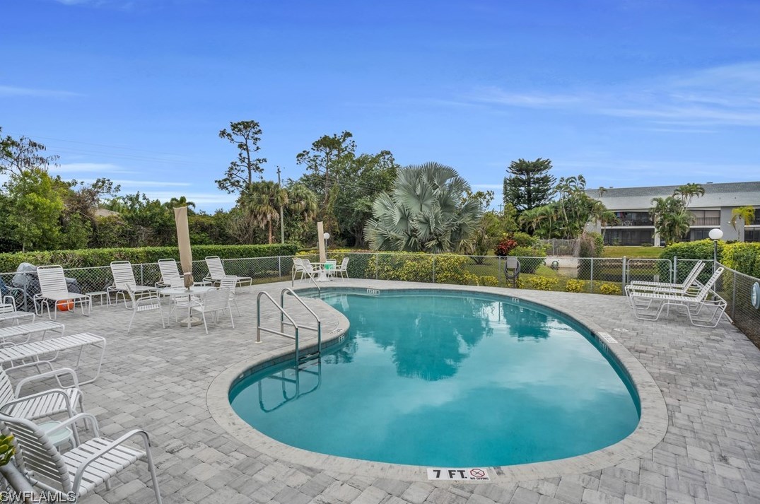 4640 Chantelle Dr, Naples FL  34112-7141 exterior