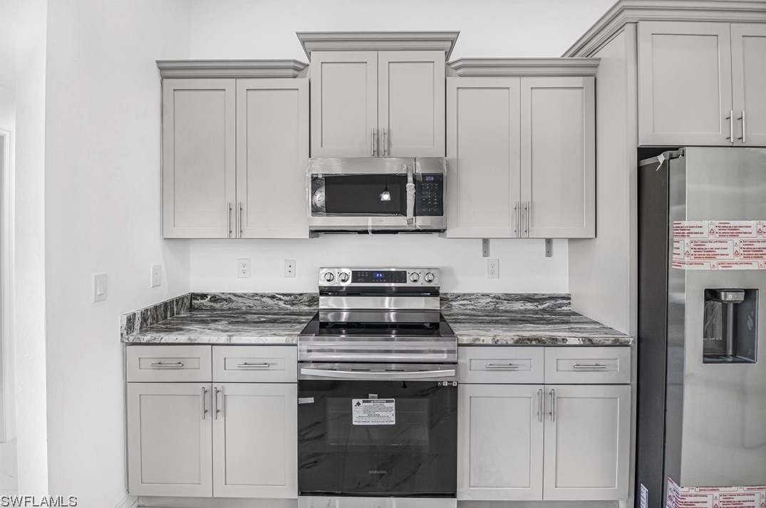 3217 31st St, Lehigh Acres FL  33971-5702 exterior