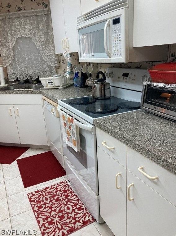 807 Roosevelt Ave, Lehigh Acres FL 33936-0924 exterior