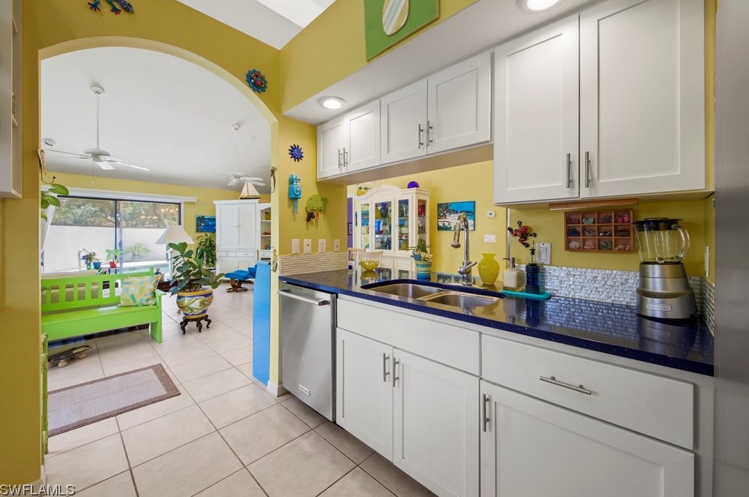 5470 Harbour Castle Dr, Fort Myers FL 33907-7846 exterior