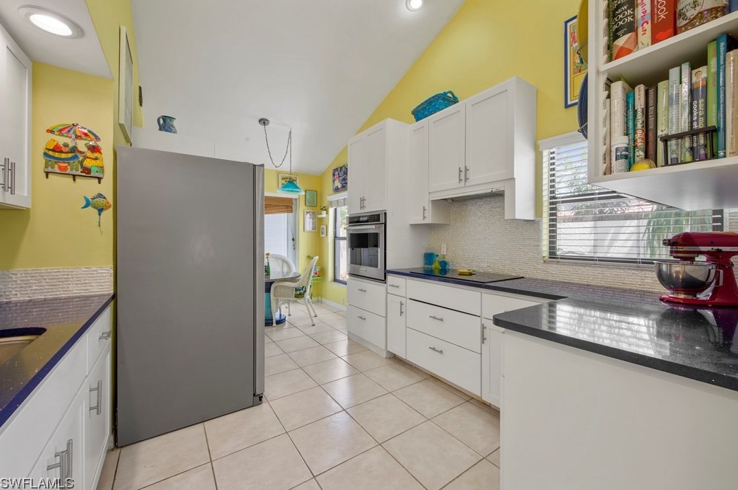 5470 Harbour Castle Dr, Fort Myers FL 33907-7846 exterior