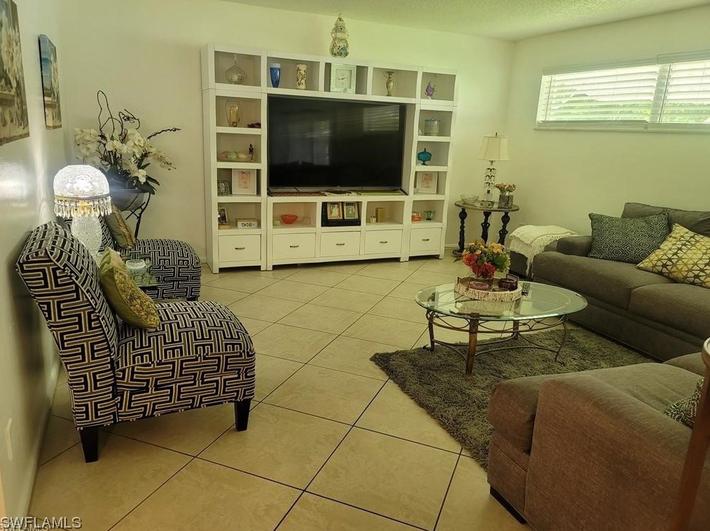 1406 Grandale St, Lehigh Acres FL 33936-5820 exterior