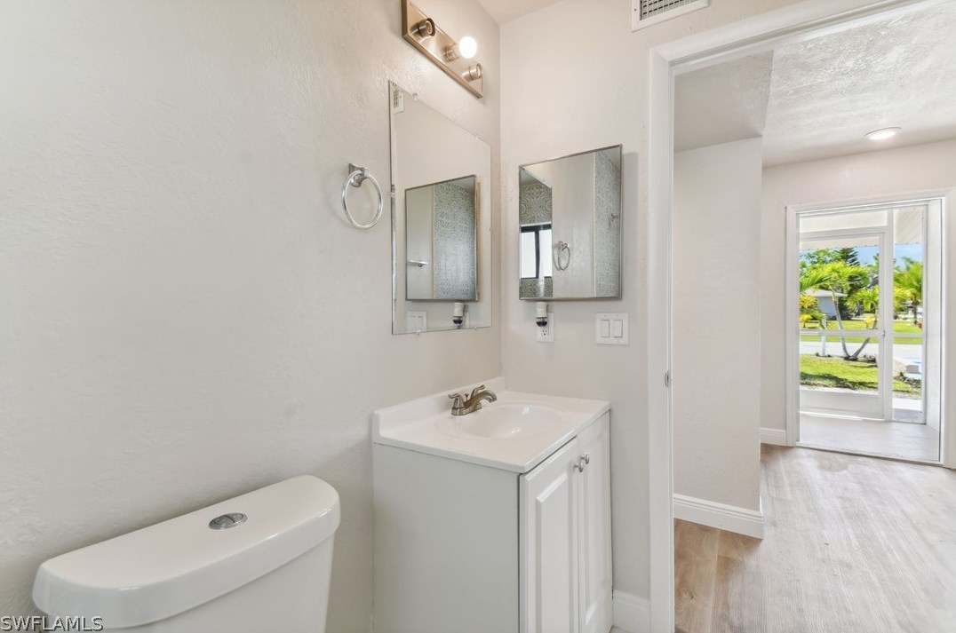 6659 Fiesta Way, Fort Myers FL  33919-6330 exterior