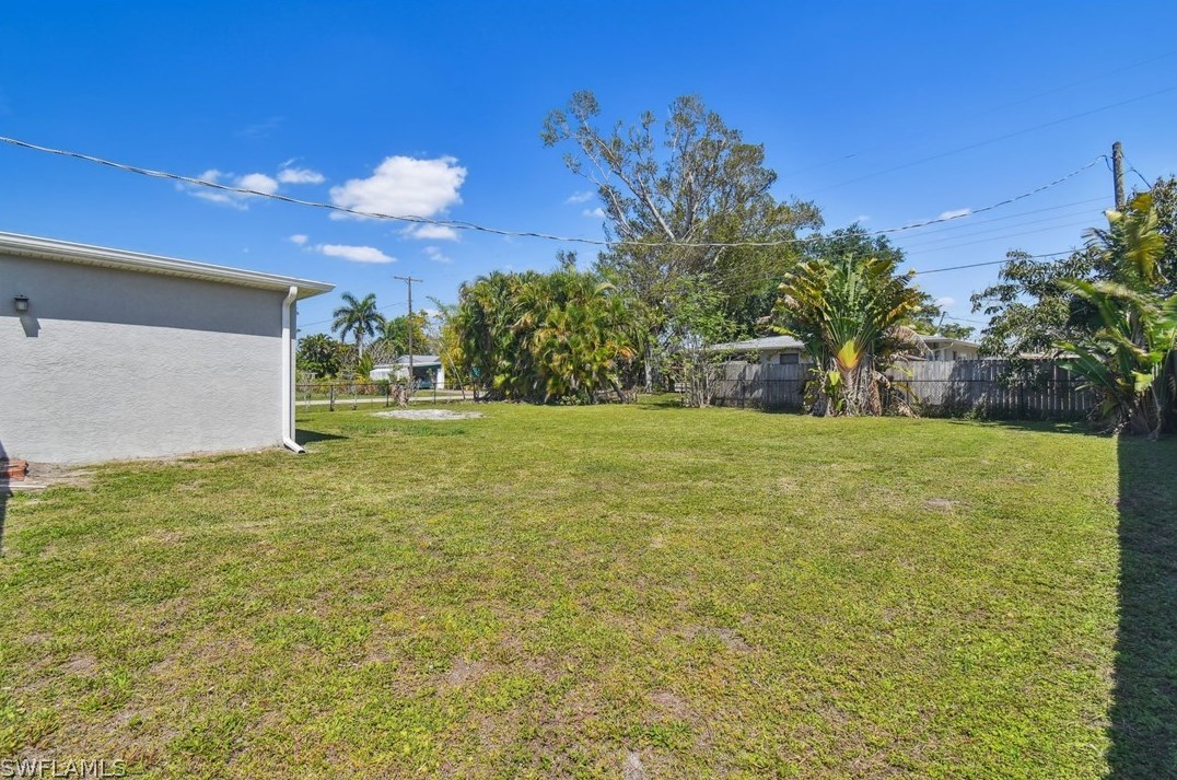 6659 Fiesta Way, Fort Myers FL  33919-6330 exterior