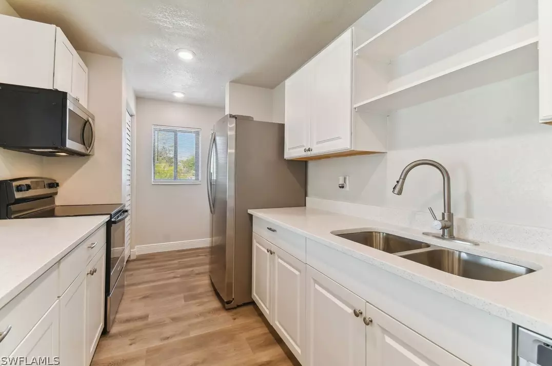 6659 Fiesta Way, Fort Myers FL  33919-6330 exterior
