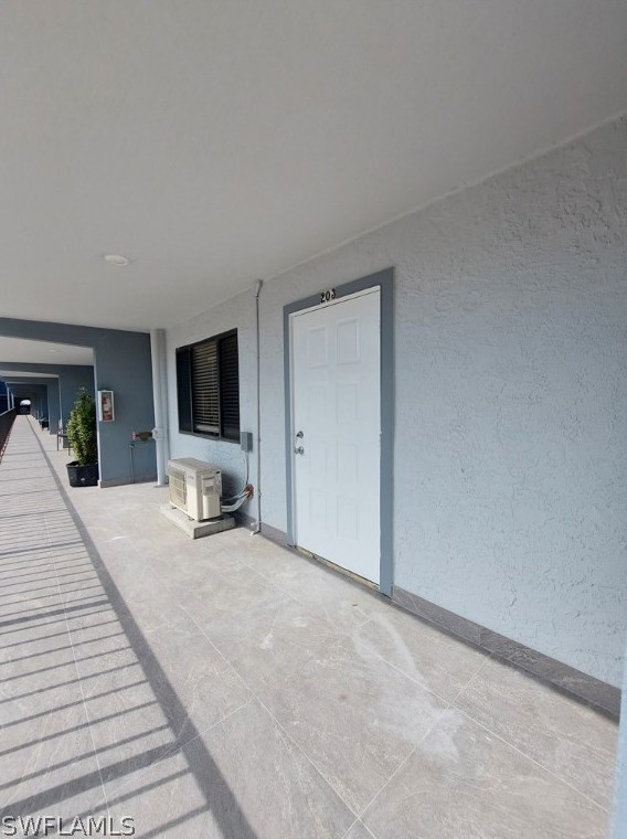 826 Wiggins Pass Rd, Naples FL 34110-6113 exterior