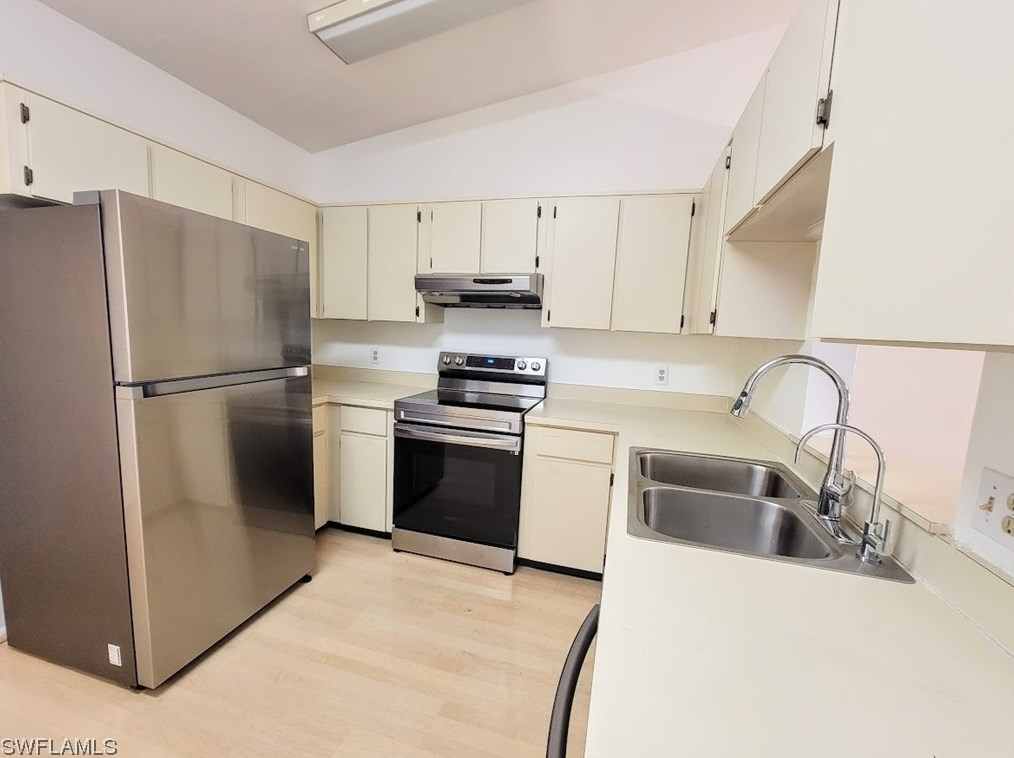 5452 Governors Dr, Fort Myers FL 33907-7837 exterior