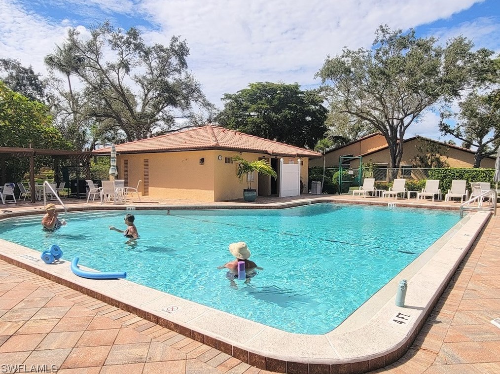 5452 Governors Dr, Fort Myers FL 33907-7837 exterior