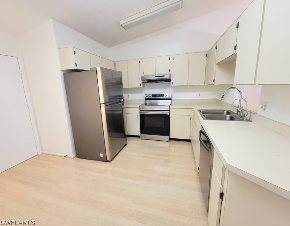 5452 Governors Dr, Fort Myers FL 33907-7837 exterior