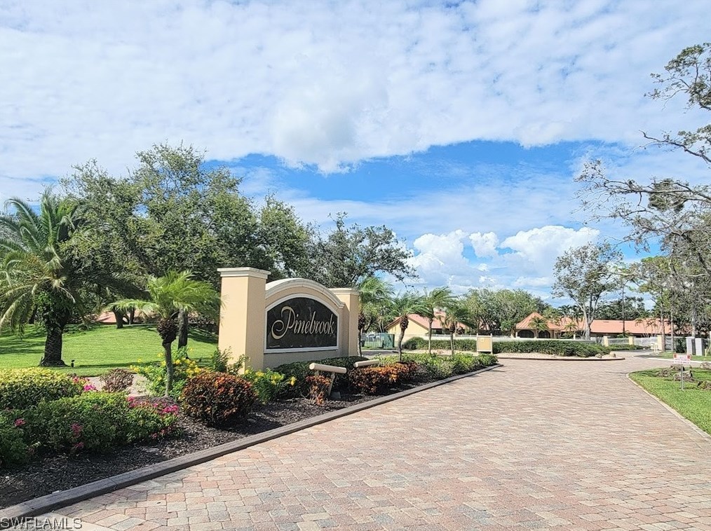 5452 Governors Dr, Fort Myers FL 33907-7837 exterior