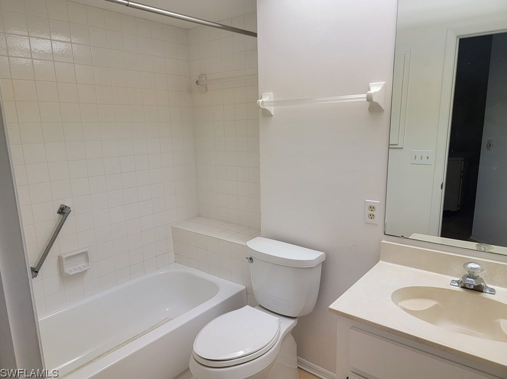 5452 Governors Dr, Fort Myers FL 33907-7837 exterior