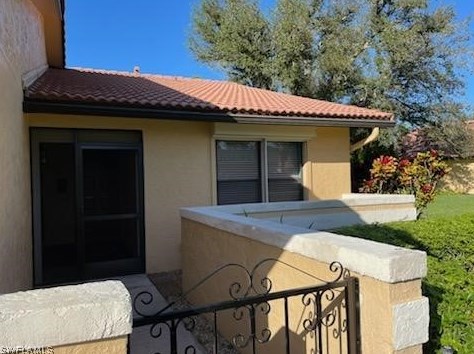 5452 Governors Dr, Fort Myers FL 33907-7837 exterior