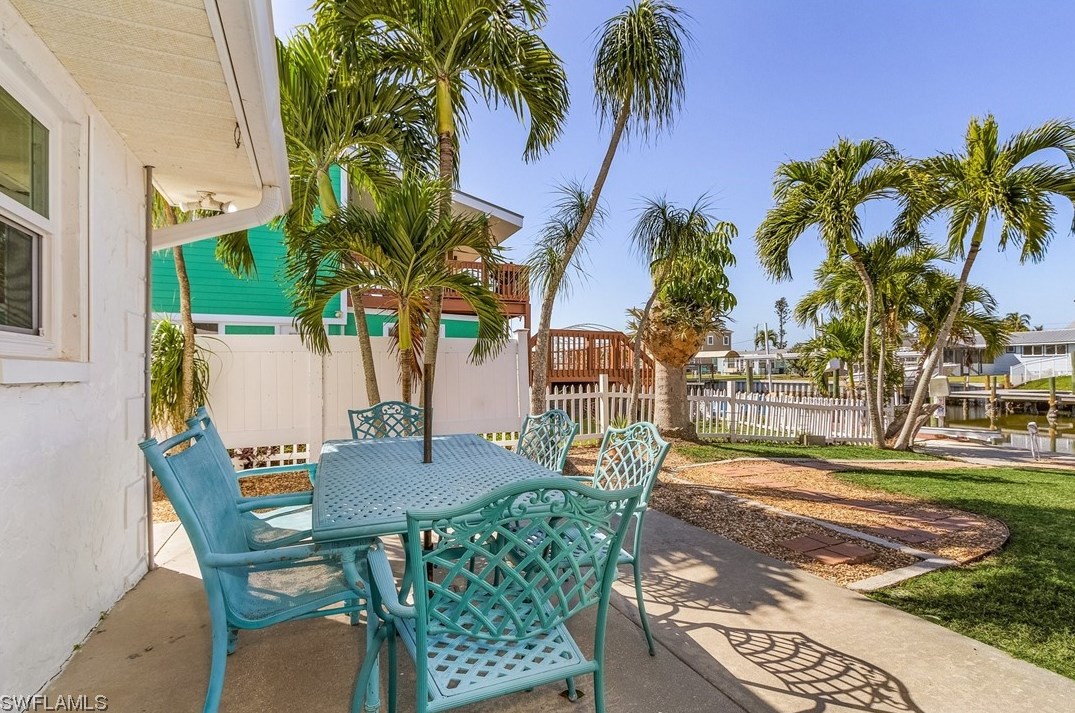 2259 Date St, Saint James City FL  33956-2022 exterior