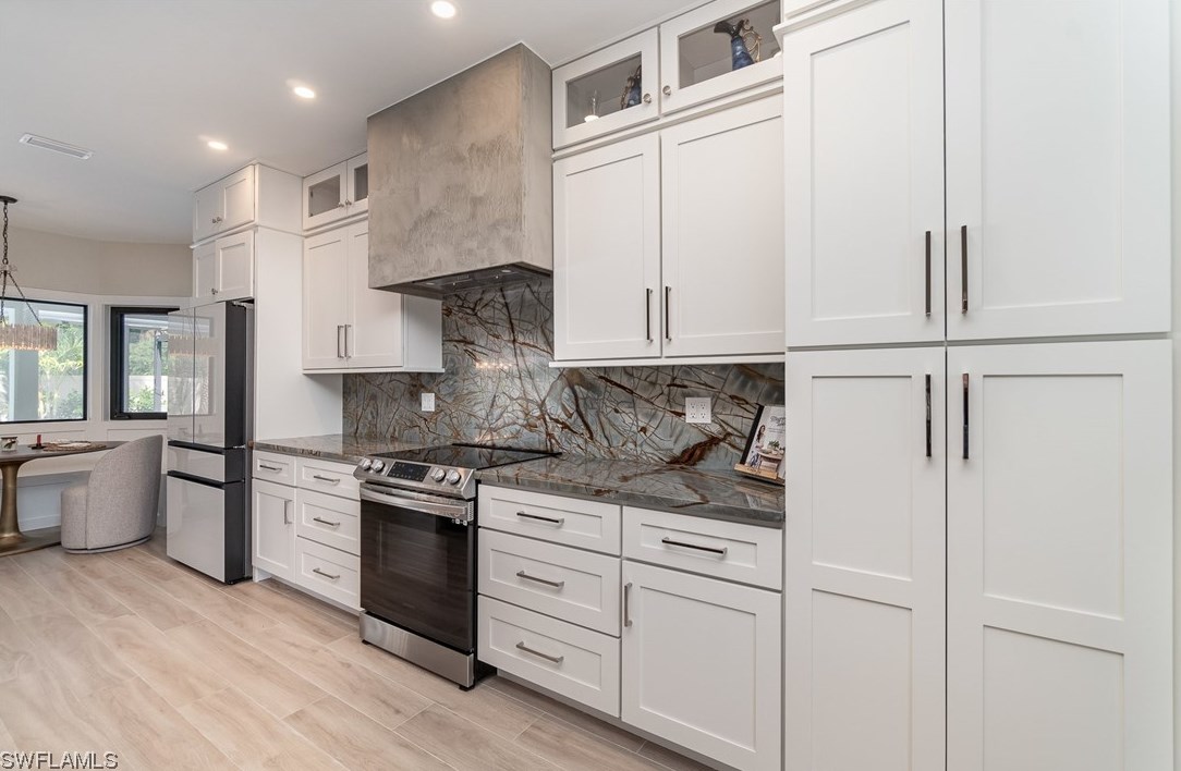 15933 Gleneagle Ct, Fort Myers FL  33908-2460 exterior