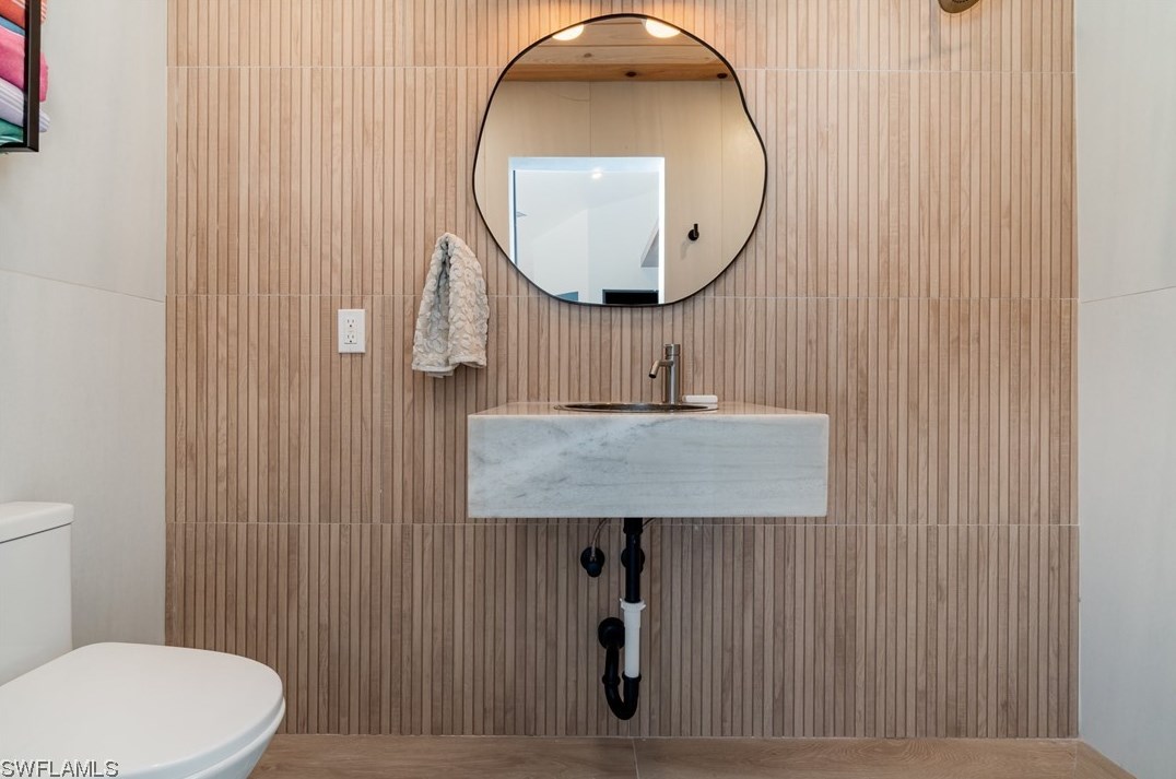 15933 Gleneagle Ct, Fort Myers FL  33908-2460 exterior