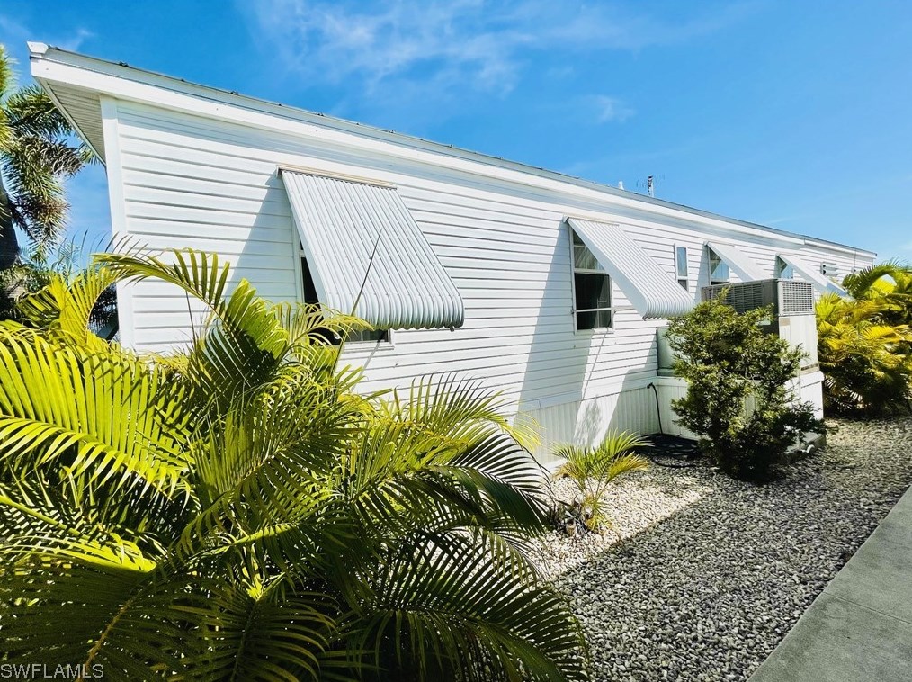 3064 Sloop Ln, Saint James City FL  33956-2319 exterior