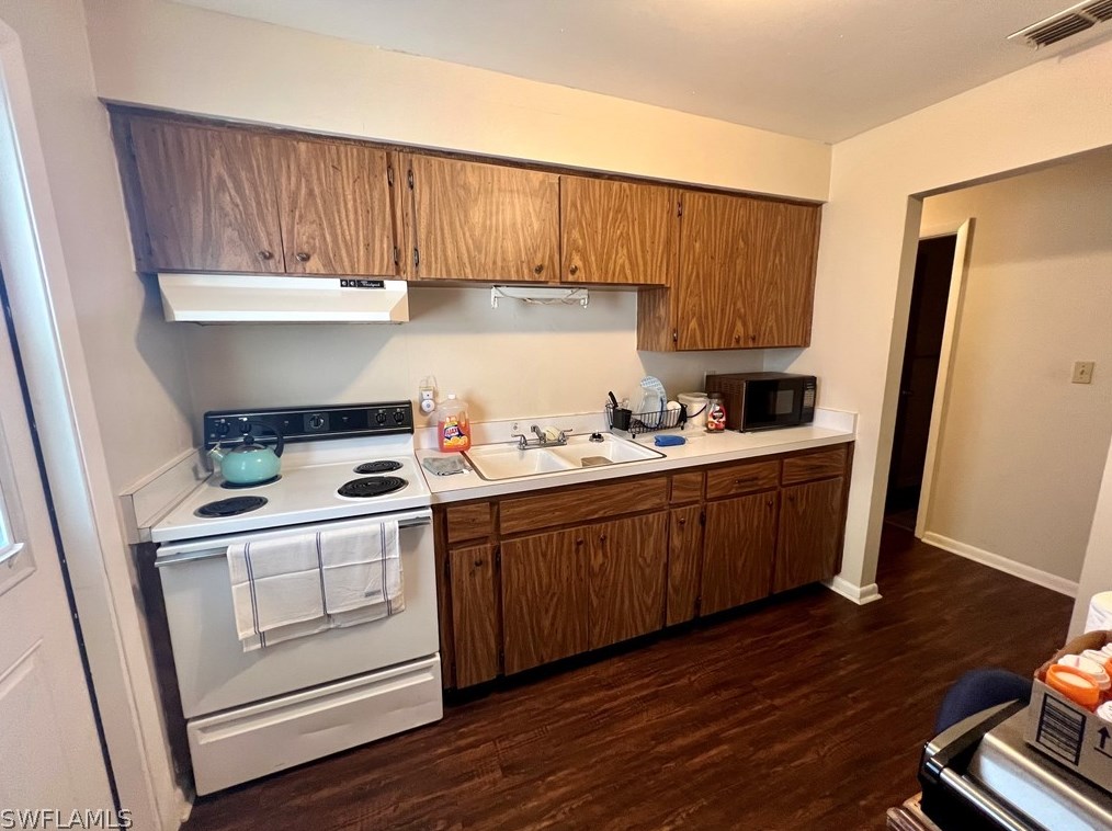 18 Pinewood Blvd, Lehigh Acres FL  33936-7304 exterior