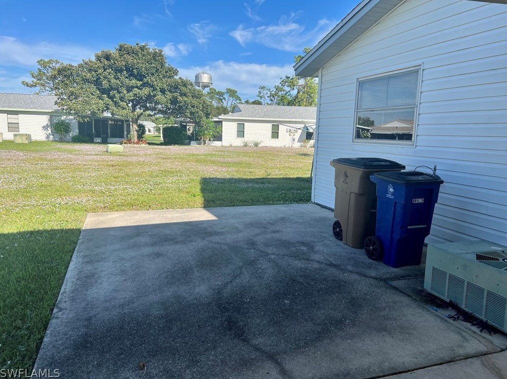 18 Pinewood Blvd, Lehigh Acres FL  33936-7304 exterior