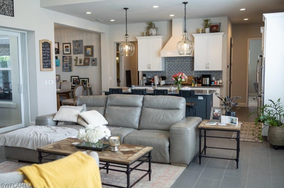 1257 Caloosa Dr, Fort Myers FL 33901-6714 exterior