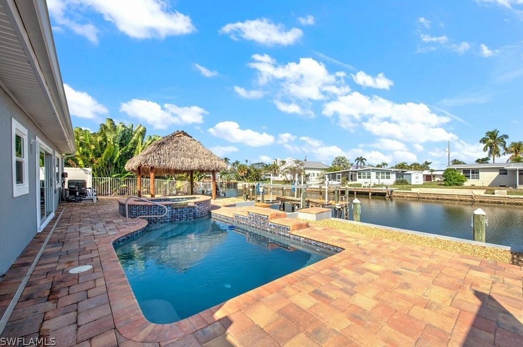 127 Albatross St, Fort Myers Beach FL  33931-4501 exterior