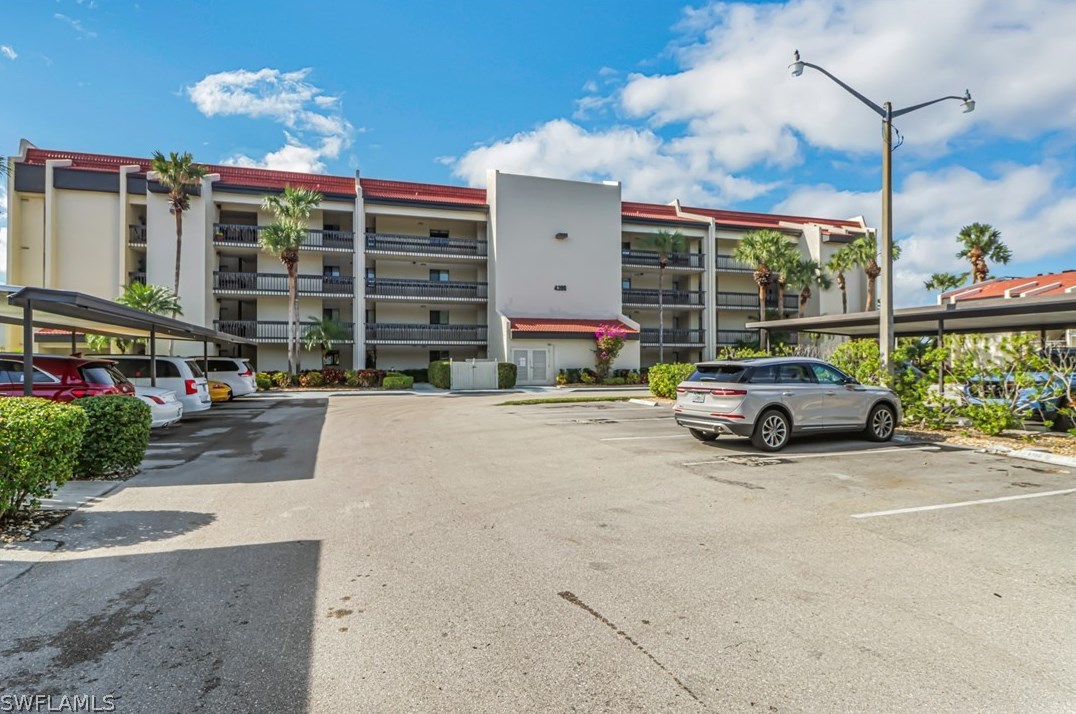 4396 Bowsprit Ct, Fort Myers FL  33919-4752 exterior