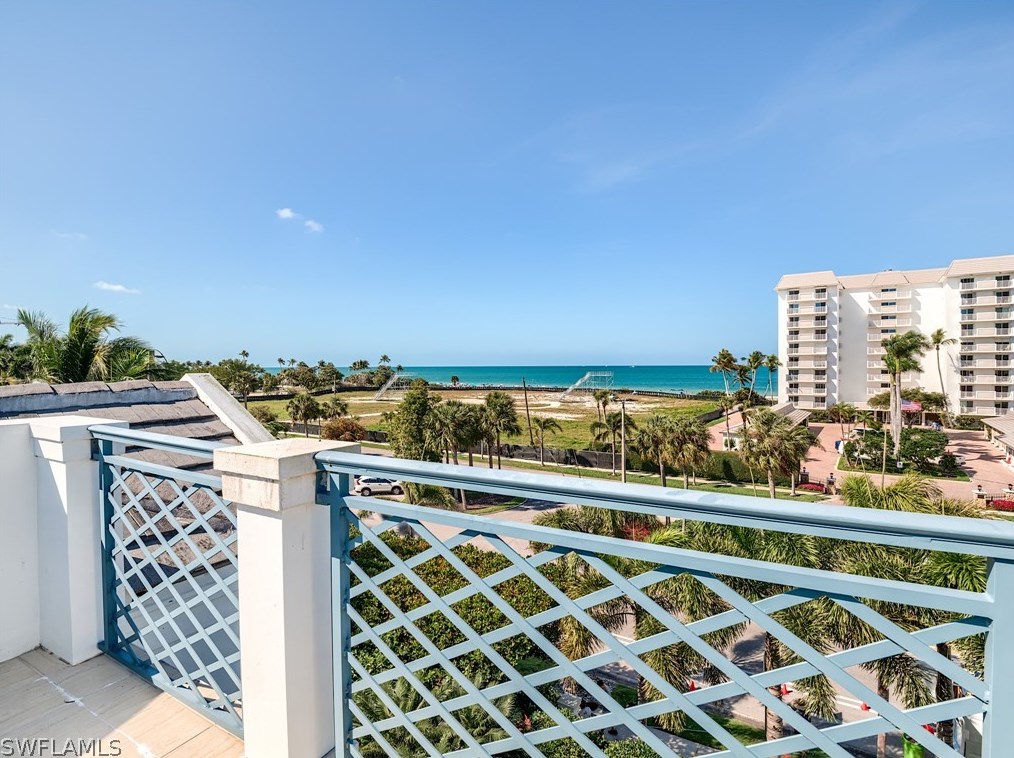 1724 Gulf Shore Blvd, Naples FL exterior