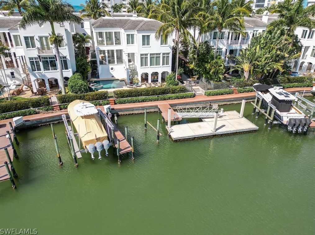 1724 Gulf Shore Blvd, Naples FL exterior