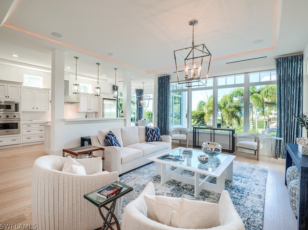 1724 Gulf Shore Blvd, Naples FL exterior