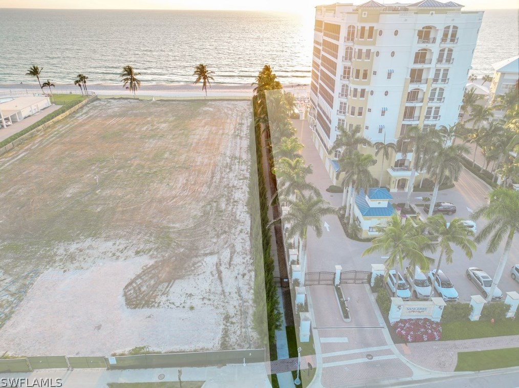 1724 Gulf Shore Blvd, Naples FL exterior