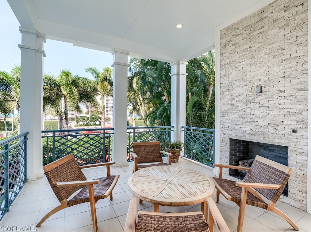 1724 Gulf Shore Blvd, Naples FL exterior