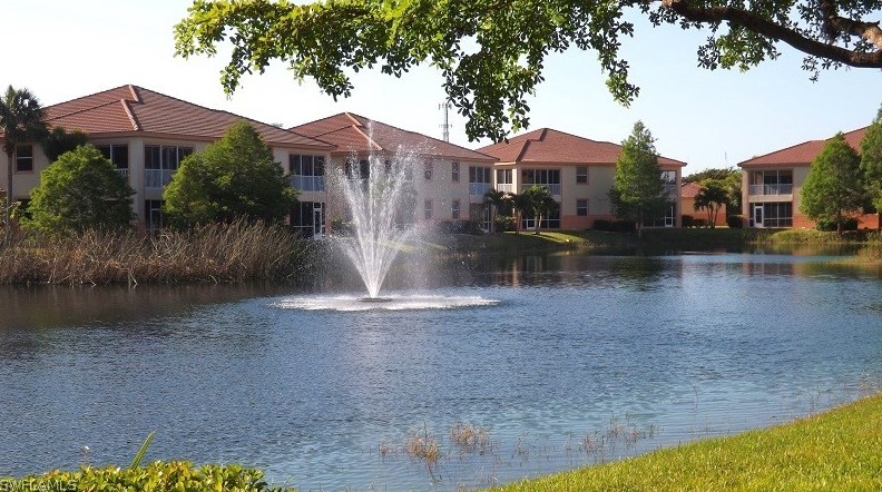 15440 Bellamar Cir, Fort Myers FL  33908-1324 exterior