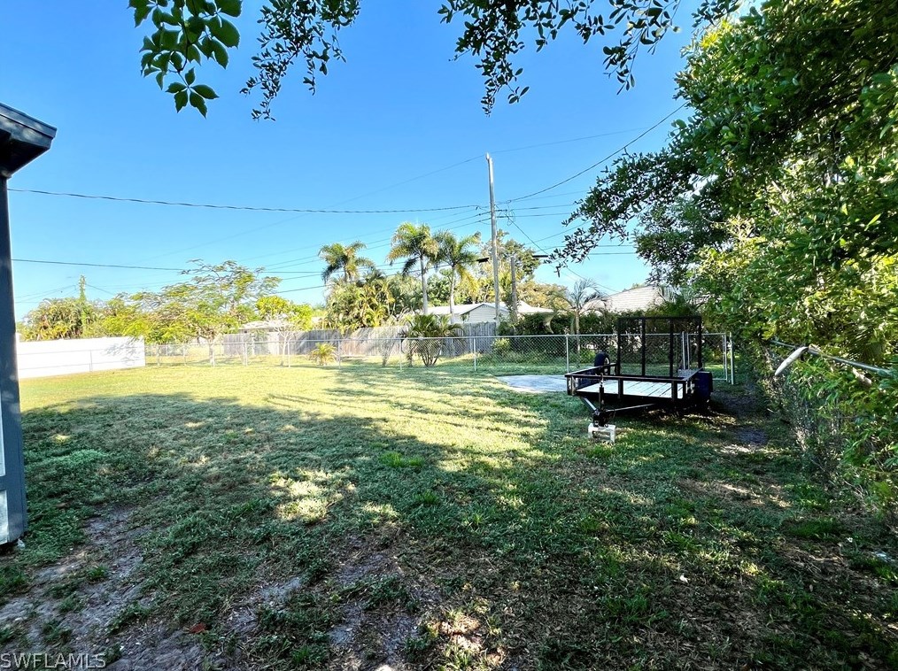 2225 Woodland Blvd, Fort Myers FL  33907-5936 exterior