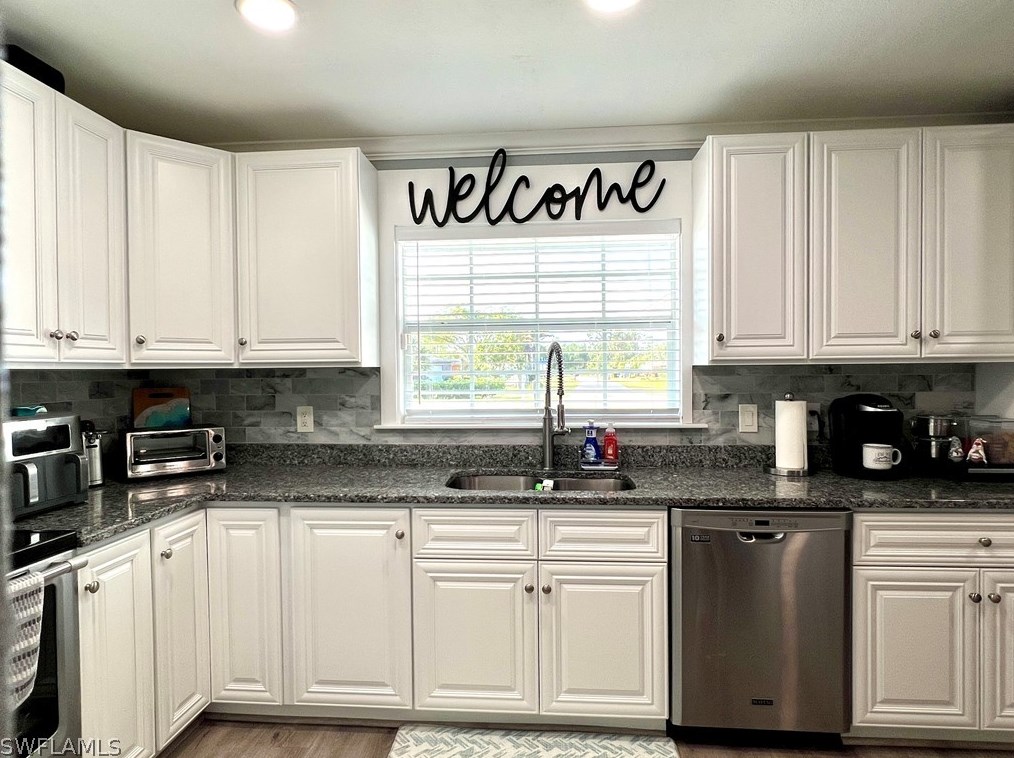 2225 Woodland Blvd, Fort Myers FL  33907-5936 exterior