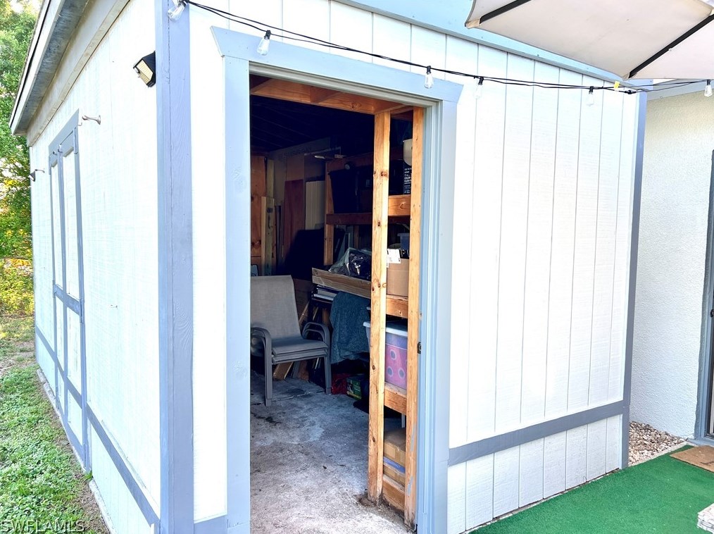 2225 Woodland Blvd, Fort Myers FL  33907-5936 exterior