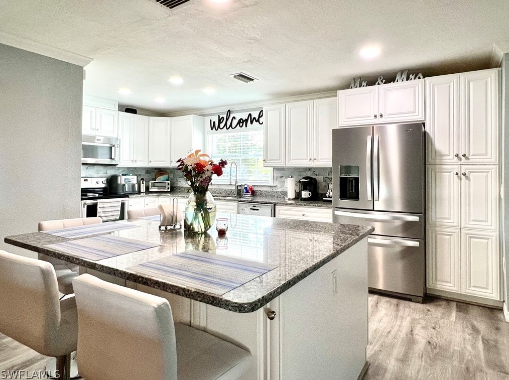 2225 Woodland Blvd, Fort Myers FL  33907-5936 exterior