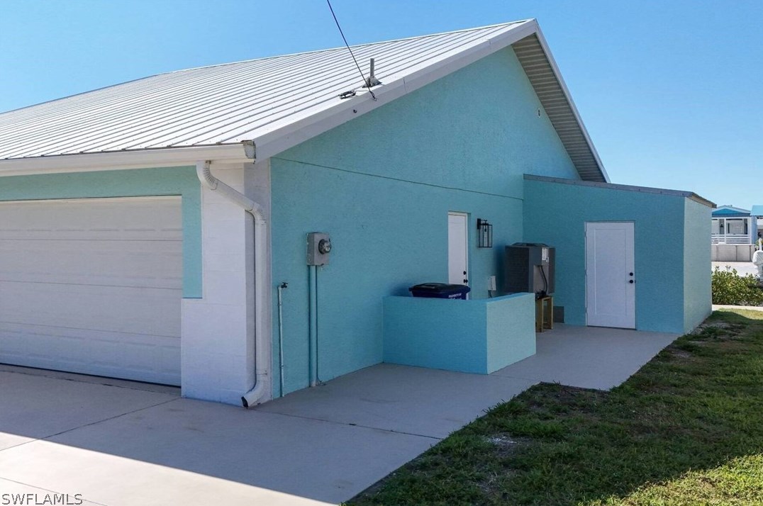 3941 Galt Island Ave, Saint James City FL  33956-2334 exterior