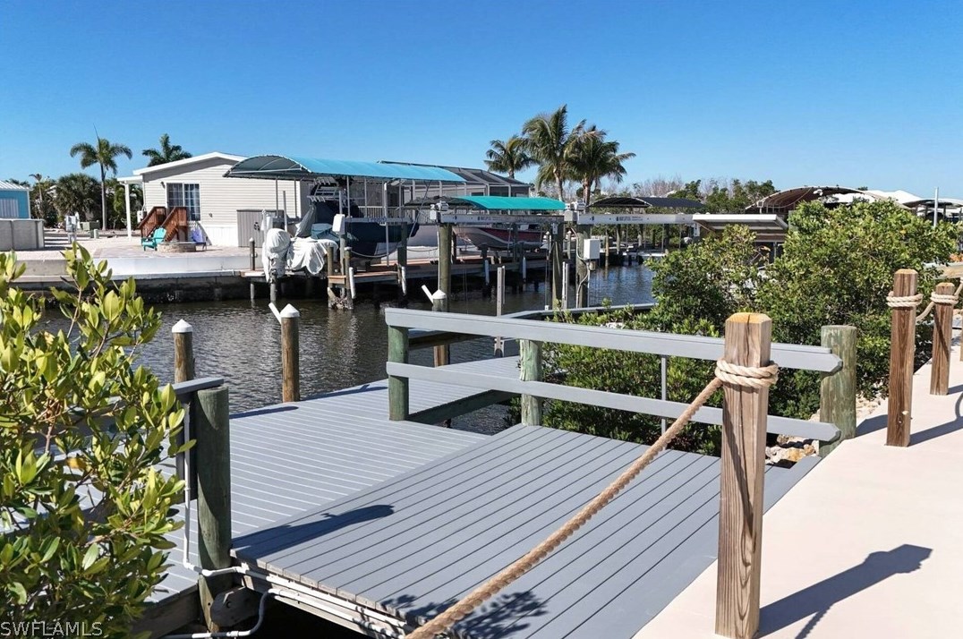 3941 Galt Is Ave, Saint James City FL  33956-2370 exterior