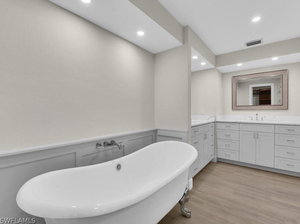 491 Cypress Way, Naples FL 34110-1107 exterior