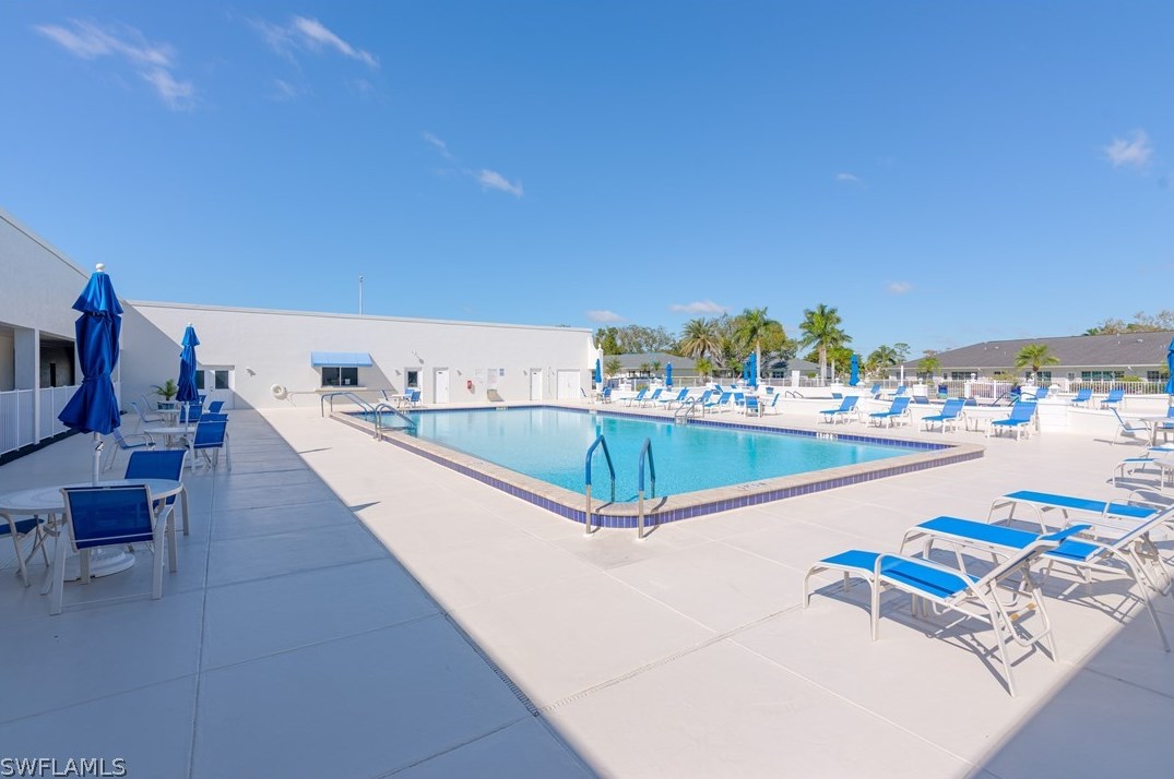 1271 Hazeltine Dr, Fort Myers FL  33919-7308 exterior