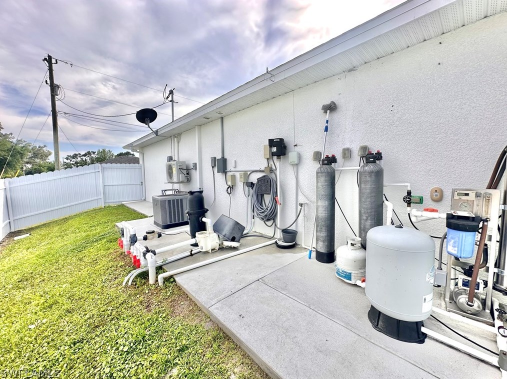 2916 3 St, Lehigh Acres FL 33936-1676 exterior