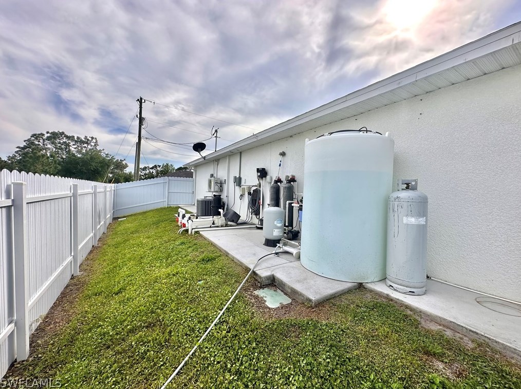 2916 3 St, Lehigh Acres FL 33936-1676 exterior