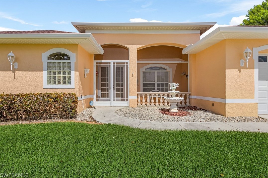 1401 52 Ln, Cape Coral FL  33914-7405 exterior