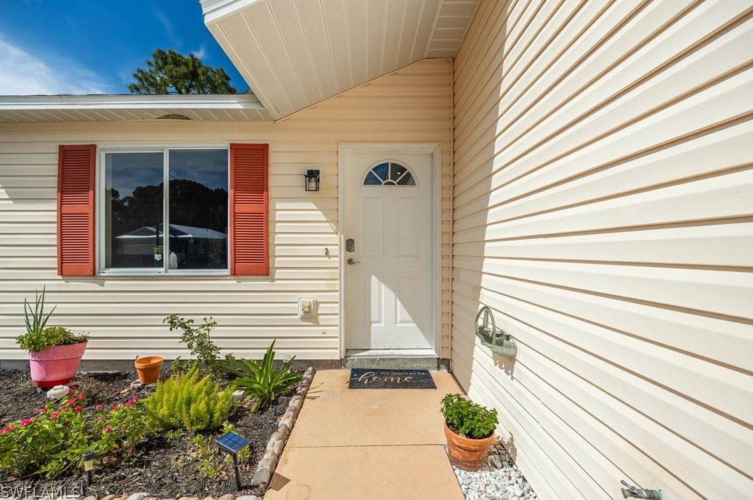 10017 Connecticut St, Bonita Springs FL  34135-4635 exterior